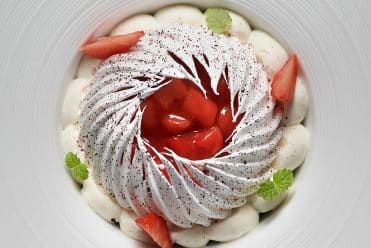 pavlova fraise vanille & hibiscus Norohy