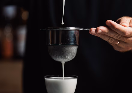 mixology-techniques-strainer